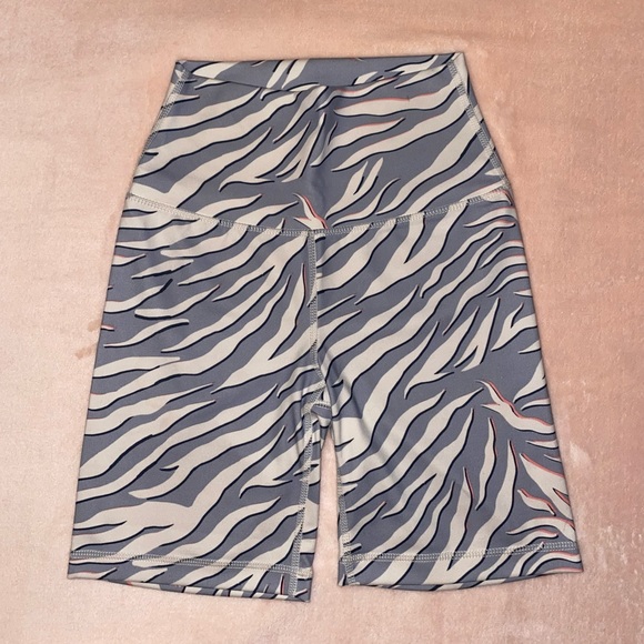 🦓Yogaliscious Lux Zebra Print Biker Shorts🦓 - Picture 1 of 3